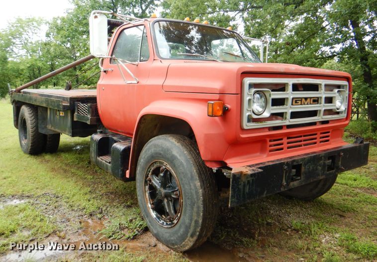 image for item IY9487 1980 GMC 7000  winch truck