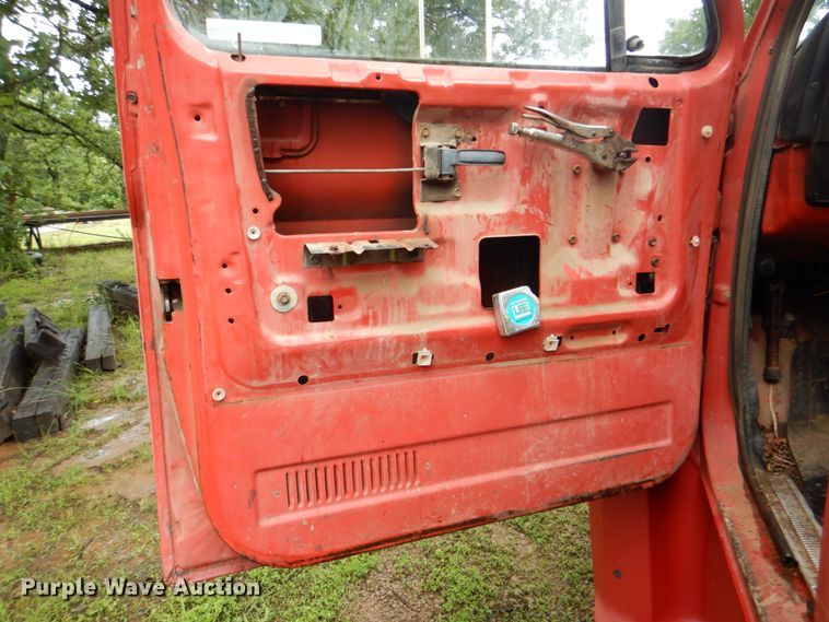 image for item IY9487 1980 GMC 7000  winch truck
