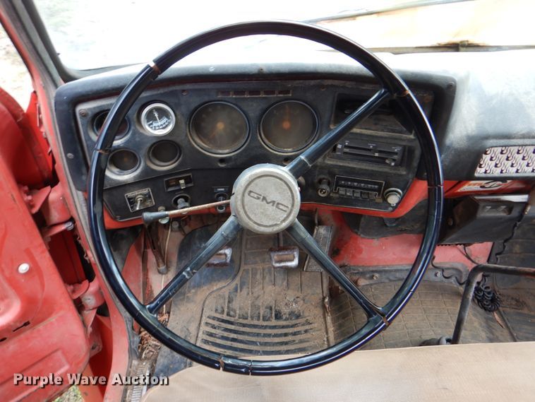 image for item IY9487 1980 GMC 7000  winch truck