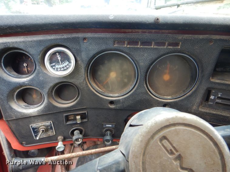 image for item IY9487 1980 GMC 7000  winch truck