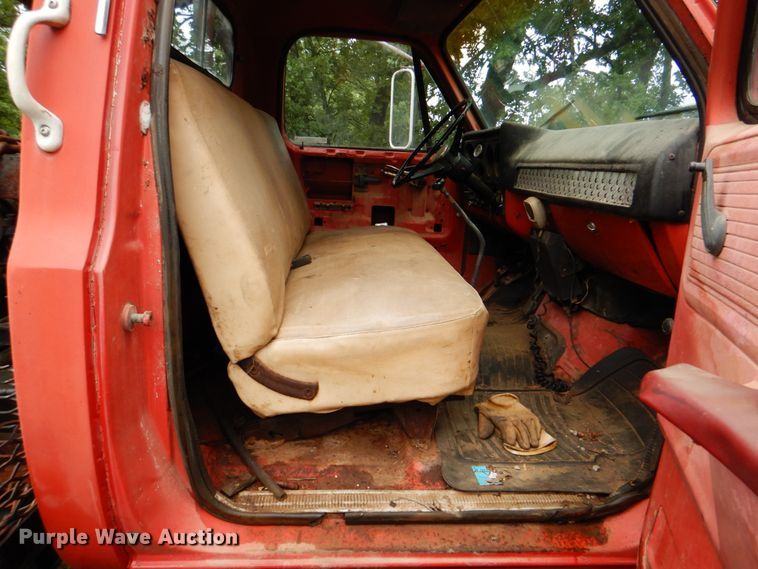 image for item IY9487 1980 GMC 7000  winch truck