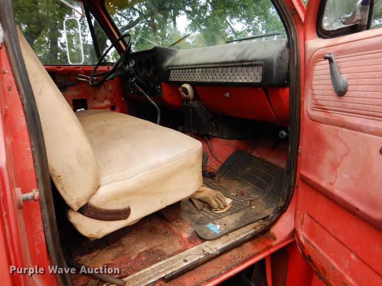 image for item IY9487 1980 GMC 7000  winch truck