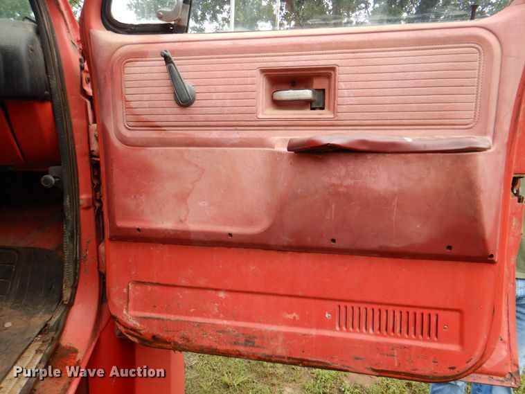 image for item IY9487 1980 GMC 7000  winch truck