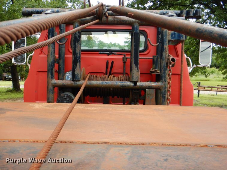 image for item IY9487 1980 GMC 7000  winch truck