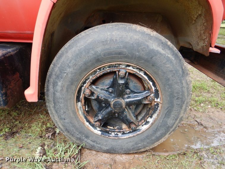 image for item IY9487 1980 GMC 7000  winch truck