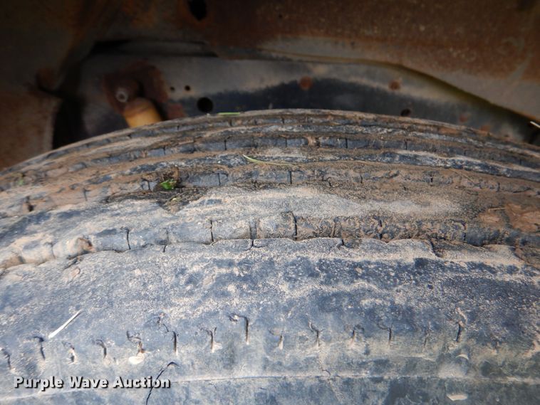 image for item IY9487 1980 GMC 7000  winch truck