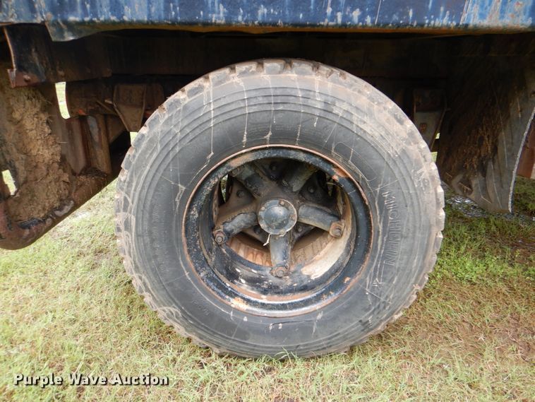 image for item IY9487 1980 GMC 7000  winch truck