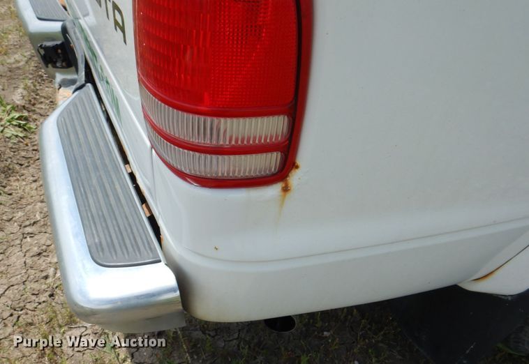 image for item JY9904 2004 Dodge Dakota  Club Cab pickup truck