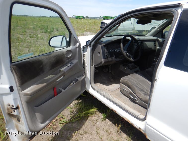 image for item JY9904 2004 Dodge Dakota  Club Cab pickup truck