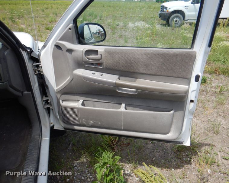 image for item JY9904 2004 Dodge Dakota  Club Cab pickup truck