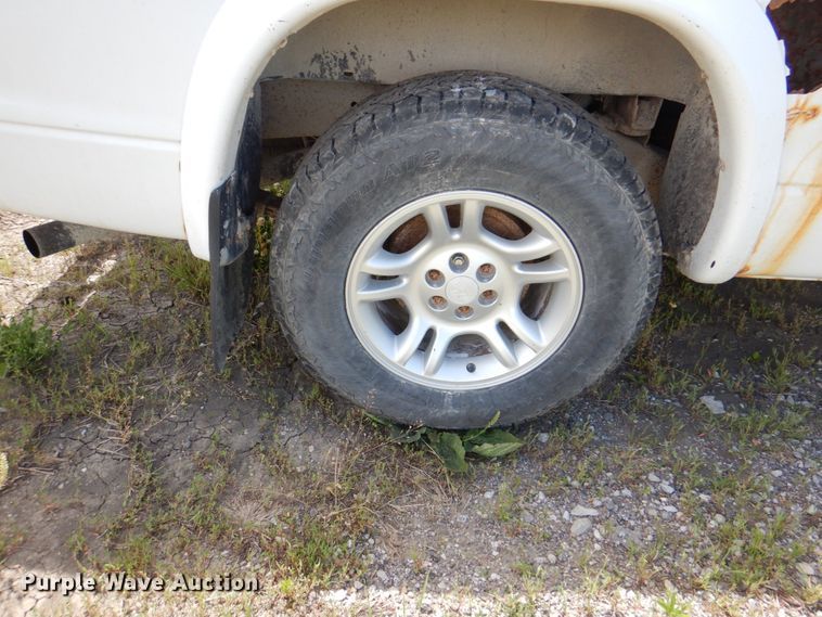 image for item JY9904 2004 Dodge Dakota  Club Cab pickup truck