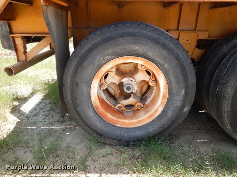 image for item DC2079 1978 Lufkin  flatbed trailer