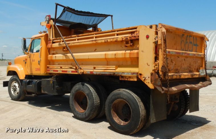 image for item DC2080 2002 International 2554  dump truck