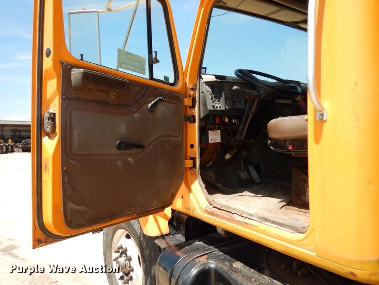 image for item DC2080 2002 International 2554  dump truck