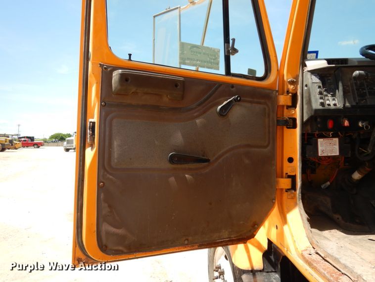 image for item DC2080 2002 International 2554  dump truck