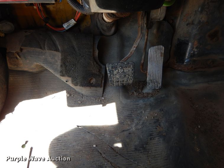 image for item DC2080 2002 International 2554  dump truck