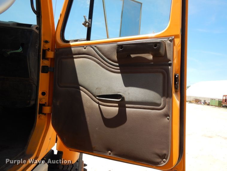 image for item DC2080 2002 International 2554  dump truck