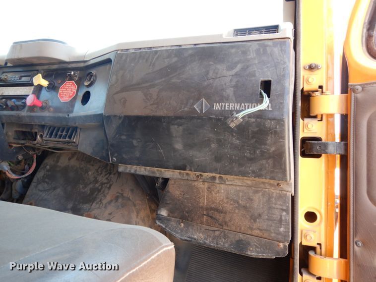 image for item DC2080 2002 International 2554  dump truck