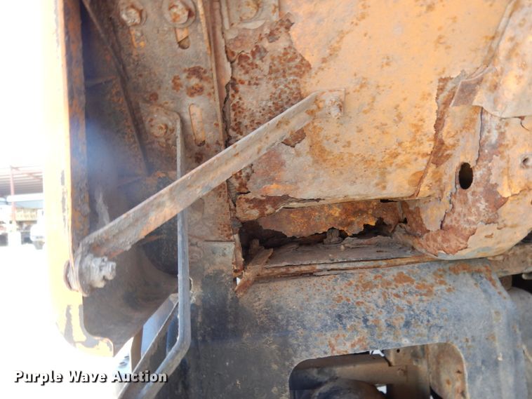 image for item DC2080 2002 International 2554  dump truck