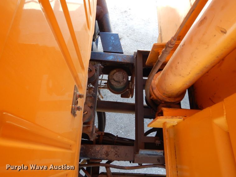 image for item DC2080 2002 International 2554  dump truck