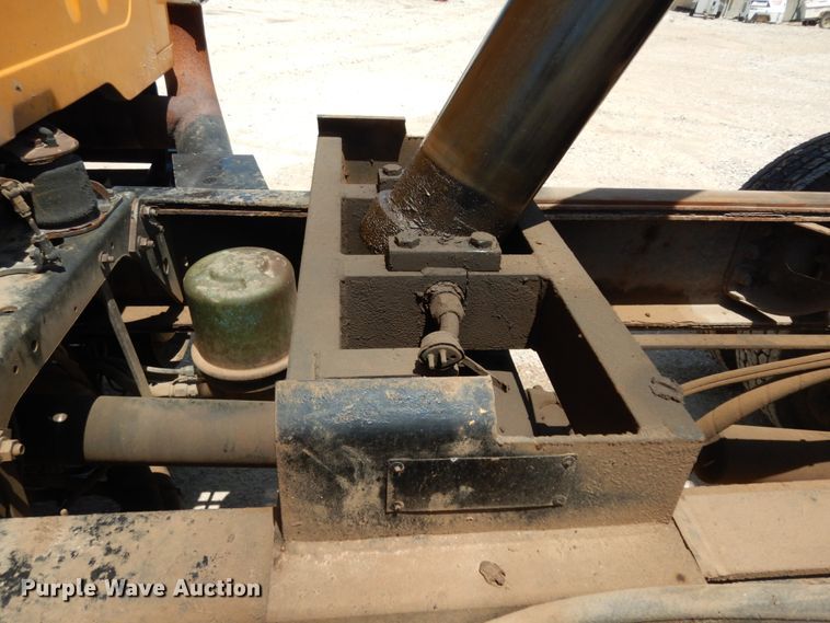 image for item DC2080 2002 International 2554  dump truck