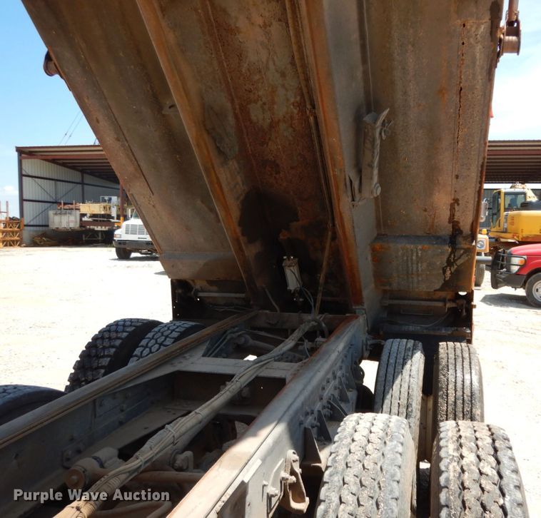 image for item DC2080 2002 International 2554  dump truck