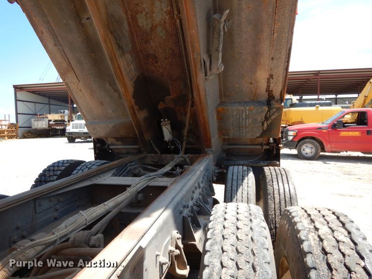 image for item DC2080 2002 International 2554  dump truck