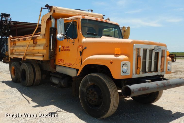 image for item DC2081 2002 International 2554  dump truck