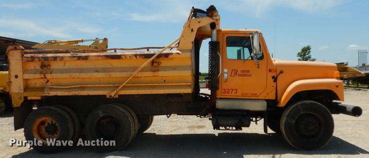 image for item DC2081 2002 International 2554  dump truck