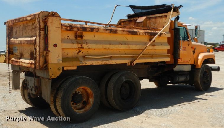 image for item DC2081 2002 International 2554  dump truck