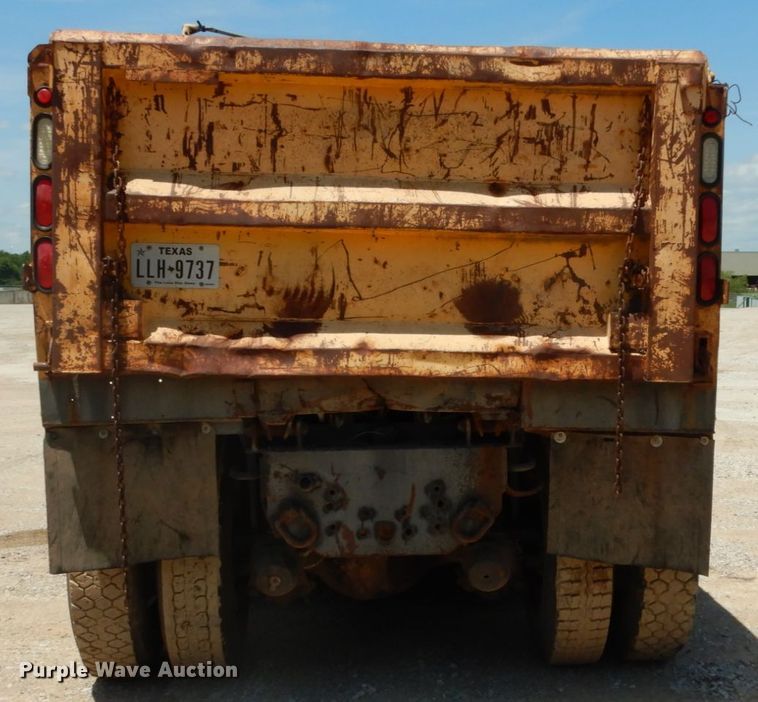 image for item DC2081 2002 International 2554  dump truck