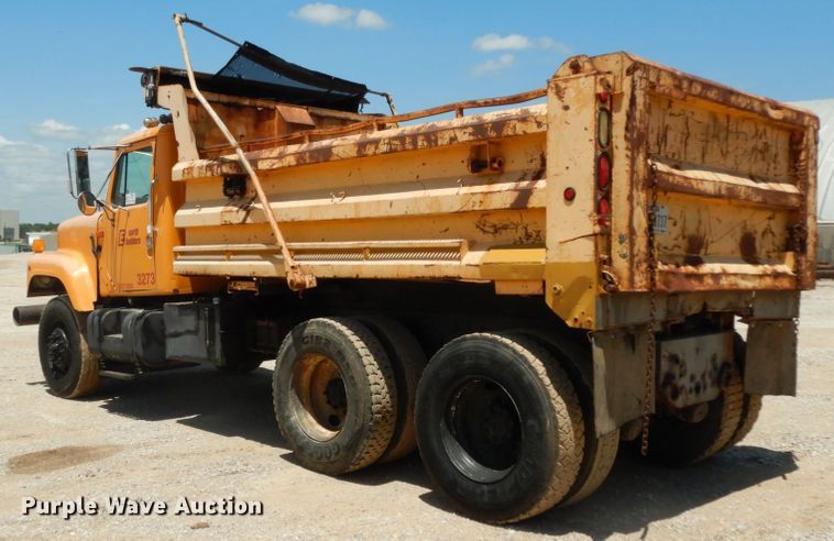 image for item DC2081 2002 International 2554  dump truck