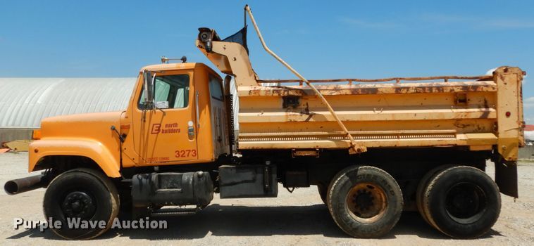 image for item DC2081 2002 International 2554  dump truck