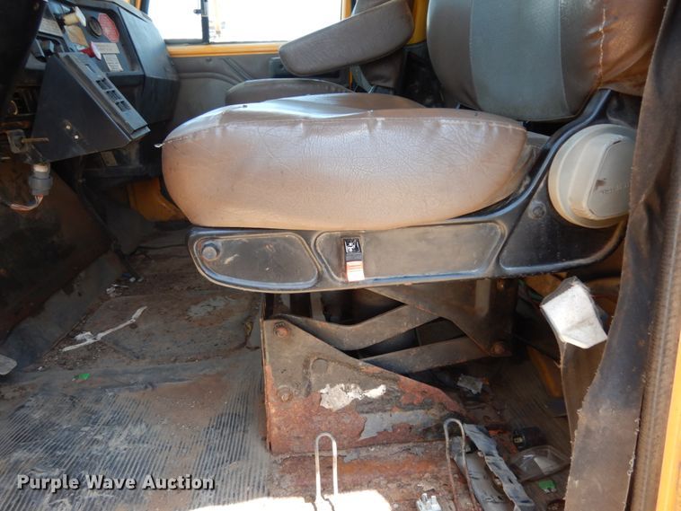 image for item DC2081 2002 International 2554  dump truck