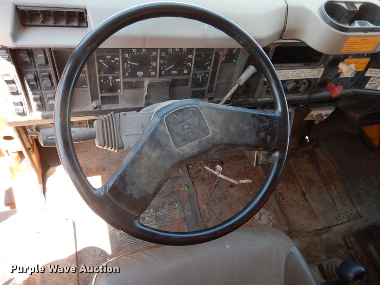 image for item DC2081 2002 International 2554  dump truck