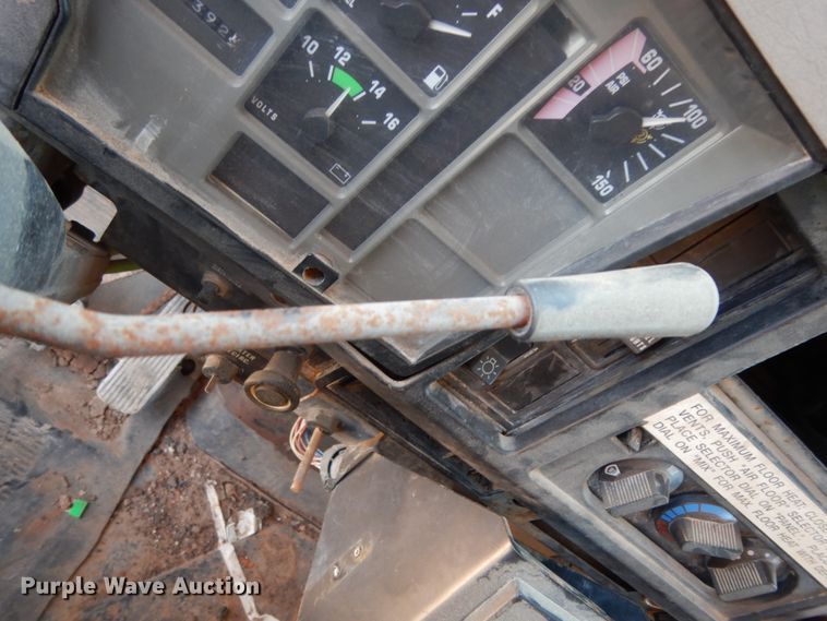 image for item DC2081 2002 International 2554  dump truck