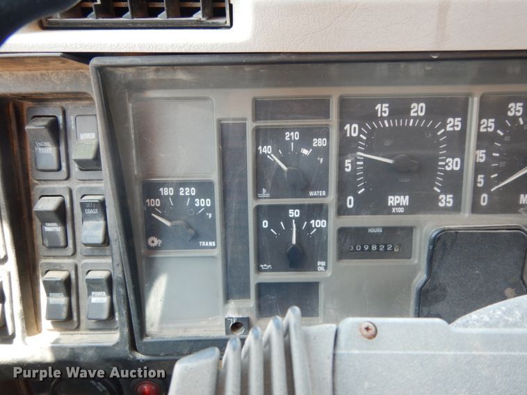 image for item DC2081 2002 International 2554  dump truck