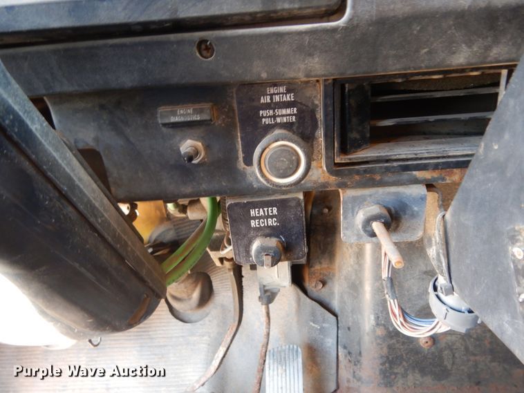 image for item DC2081 2002 International 2554  dump truck