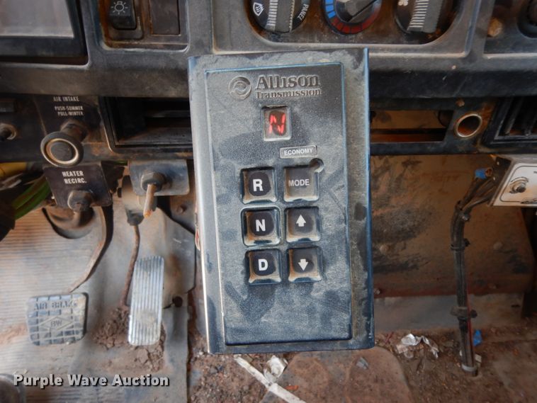 image for item DC2081 2002 International 2554  dump truck