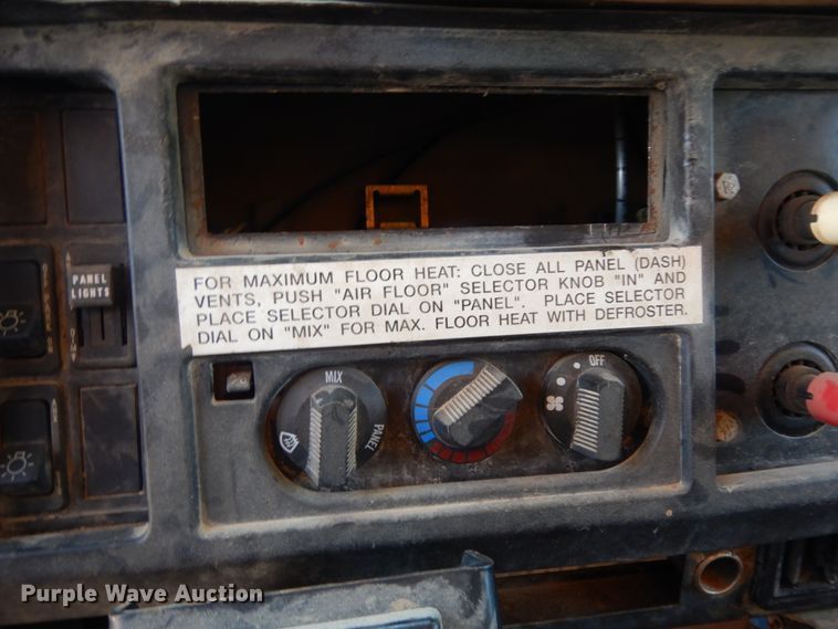 image for item DC2081 2002 International 2554  dump truck