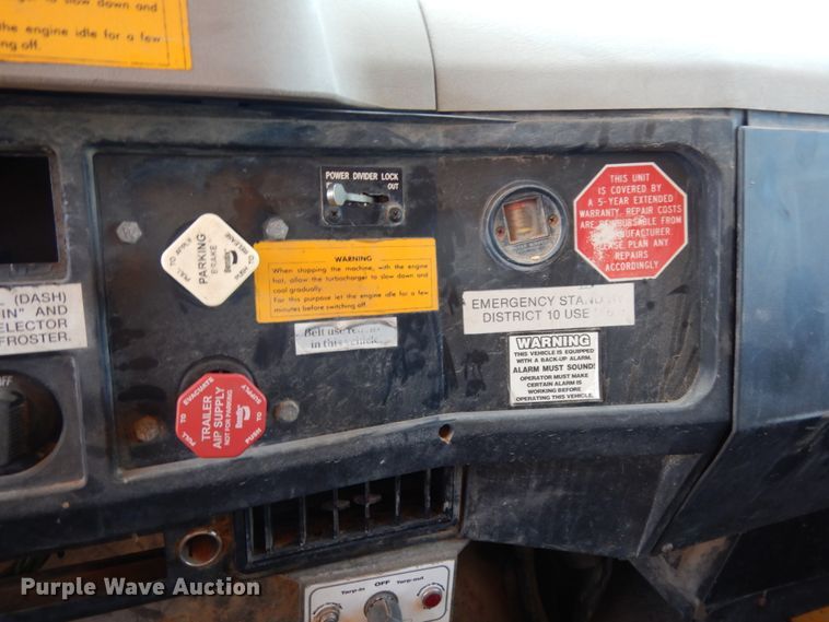 image for item DC2081 2002 International 2554  dump truck