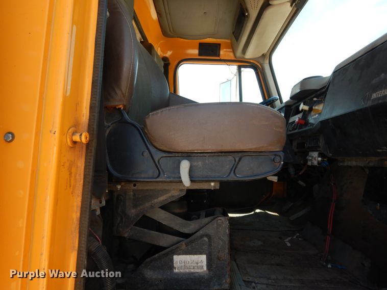 image for item DC2081 2002 International 2554  dump truck