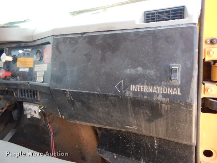 image for item DC2081 2002 International 2554  dump truck