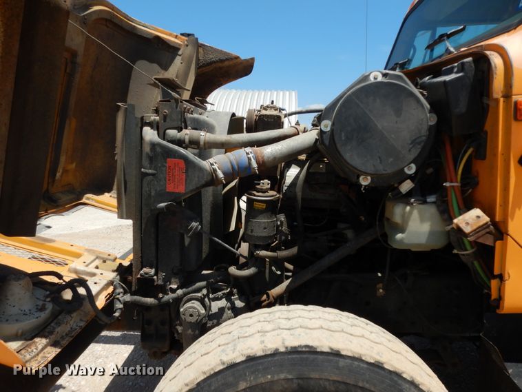 image for item DC2081 2002 International 2554  dump truck