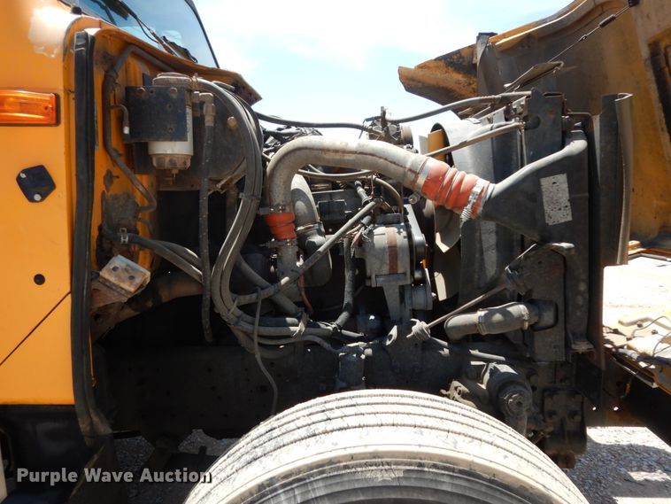 image for item DC2081 2002 International 2554  dump truck