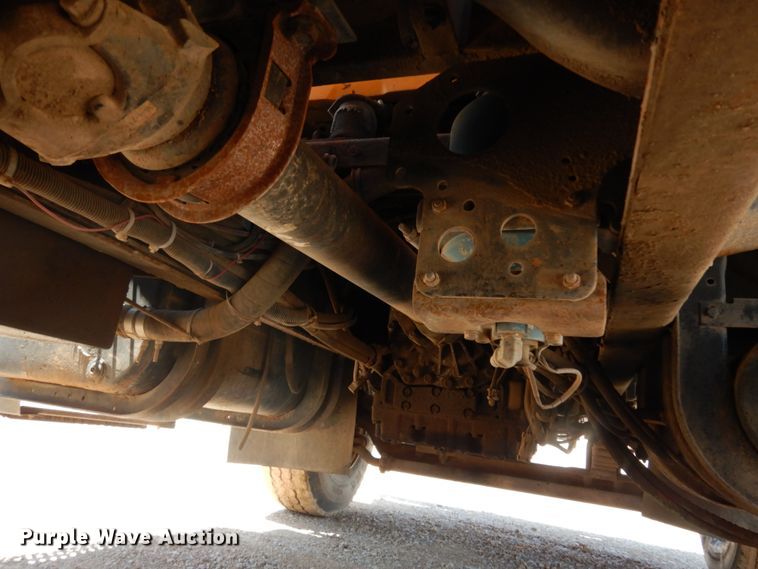 image for item DC2081 2002 International 2554  dump truck