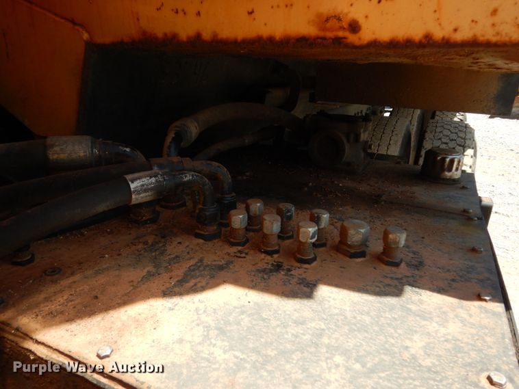 image for item DC2081 2002 International 2554  dump truck