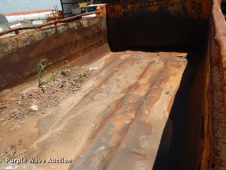 image for item DC2081 2002 International 2554  dump truck