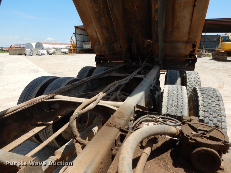 image for item DC2081 2002 International 2554  dump truck