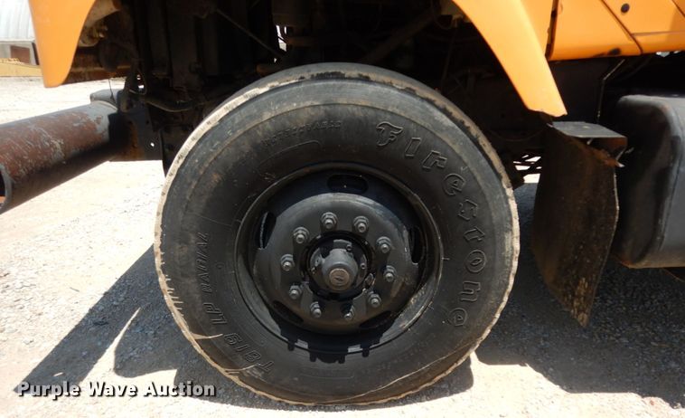 image for item DC2081 2002 International 2554  dump truck